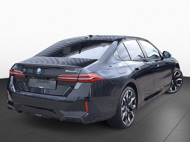 BMW 5-SERIE 550e xDrive M-SPORT Pro ** PANO, IVORY LEDER, STOELVENT, B&W Sound, 21-inch LMV ** Ex. BMW AG - 26k onder NP ** ** INFORMEER OOK NAAR ONZE AANTREKKELIJKE FINANCIAL-LEASE TARIEVEN **