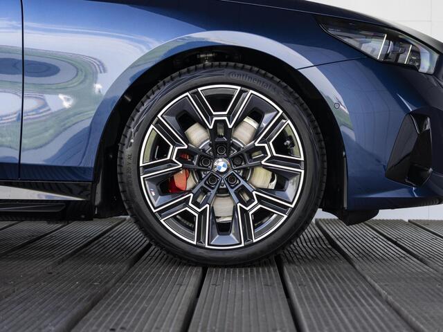 BMW 5-SERIE 530e xDrive | M Sportpakket Pro | Innovation Pack | Travel Pack | Panoramadak
