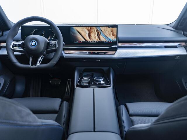 BMW 5-SERIE 530e xDrive | M Sportpakket Pro | Innovation Pack | Travel Pack | Panoramadak