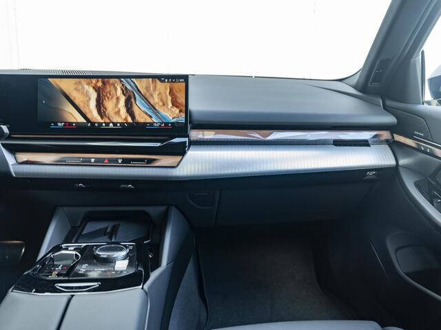 BMW 5-SERIE 530e xDrive | M Sportpakket Pro | Innovation Pack | Travel Pack | Panoramadak