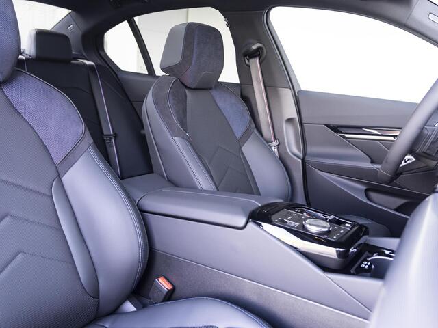 BMW 5-SERIE 530e xDrive | M Sportpakket Pro | Innovation Pack | Travel Pack | Panoramadak