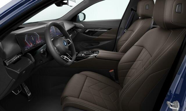 BMW 5-SERIE Touring 550e xDrive M Sportpakket Pro | Innovation Pack | Comfort Pack | Travel Pack