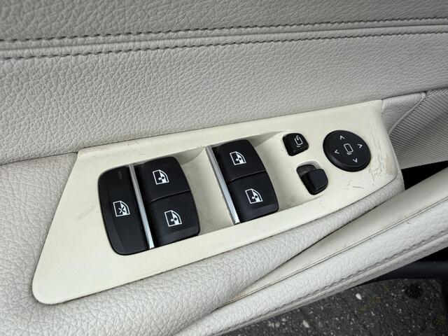 BMW 5-SERIE Touring 520d High Executive | Camera | Lederen Bekleding | Elektrische Trekhaak | Elektrische Achterklep |