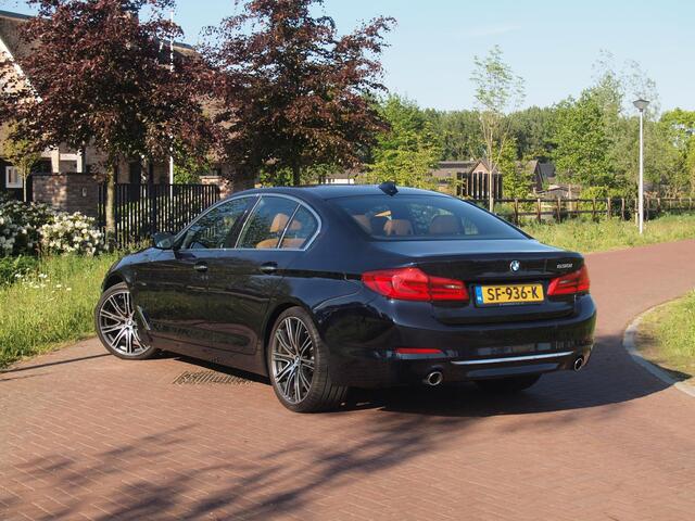 BMW 5-SERIE 530i High Executive | Panoramadak | Sfeerverlichting | Apple Carplay | Cruise Control |