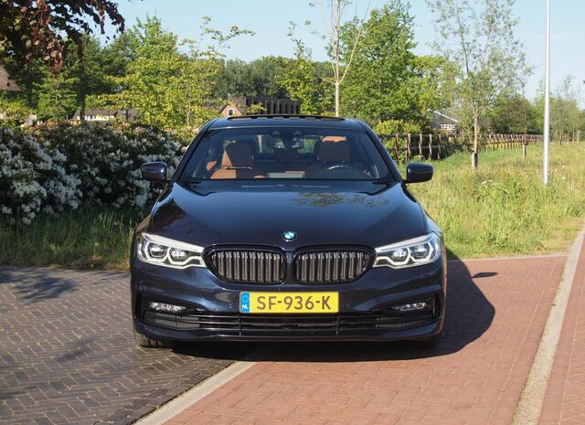 BMW 5-SERIE 530i High Executive | Panoramadak | Sfeerverlichting | Apple Carplay | Cruise Control |