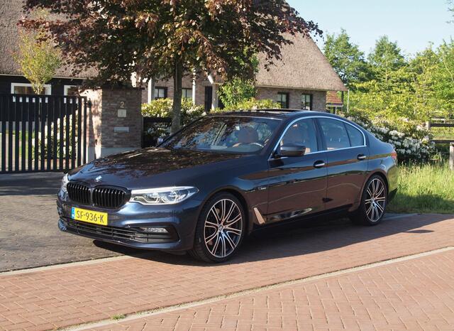 BMW 5-SERIE 530i High Executive | Panoramadak | Sfeerverlichting | Apple Carplay | Cruise Control |