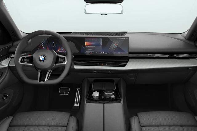 BMW 5-SERIE Touring 520i | M sportpakket Pro | Innovation Pack | Comfort Pack | Trekhaak