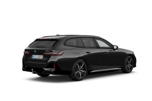 BMW 5-SERIE Touring 530e M Sport Edition | M Sportpakket Pro | Innovation Pack | Travel Pack | Comfort Pack | Trekhaak
