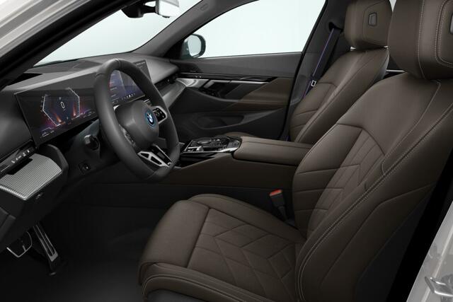 BMW 5-SERIE Touring 530e M Sport Edition | M Sportpakket Pro | Innovation Pack | Travel Pack | Comfort Pack | Trekhaak