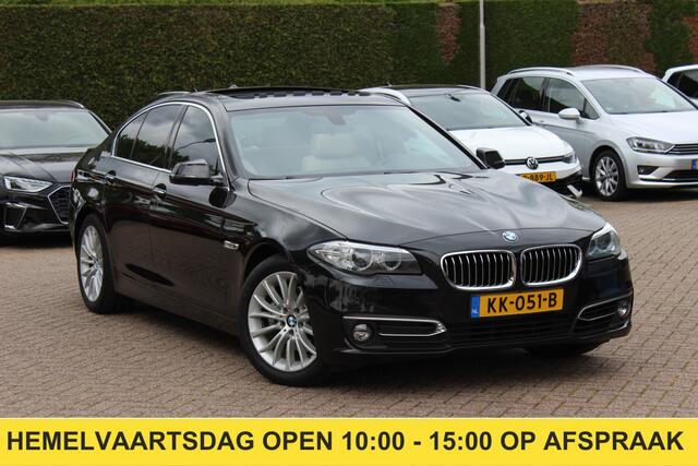 BMW 5-SERIE 520i Luxury Edition / NL Auto! / Schuifdak / Leder / Navigatie / Parkeerhulp V+A / 18'' / Stoelverwarming / Schakelpaddels / Cruise Control