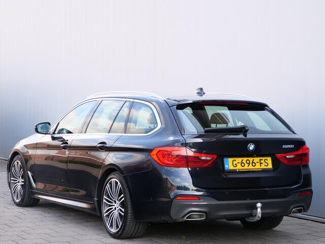 BMW 5-SERIE Touring 520i High Executive Edition 184 Pk automaat M-Sport / Pano-dak / Elek trekhaak / Camera