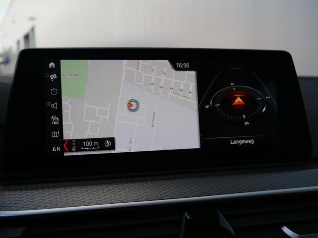BMW 5-SERIE Touring 520i High Executive Edition 184 Pk automaat M-Sport / Pano-dak / Elek trekhaak / Camera