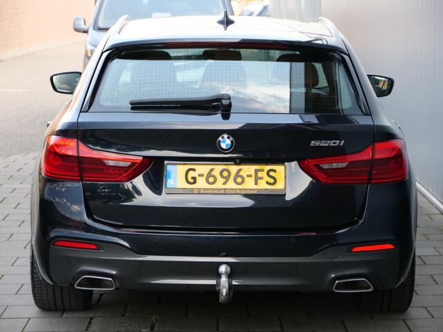 BMW 5-SERIE Touring 520i High Executive Edition 184 Pk automaat M-Sport / Pano-dak / Elek trekhaak / Camera