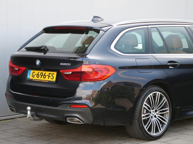 BMW 5-SERIE Touring 520i High Executive Edition 184 Pk automaat M-Sport / Pano-dak / Elek trekhaak / Camera
