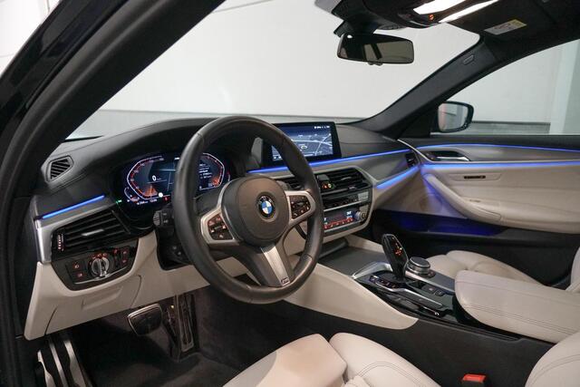 BMW 5-SERIE Touring 520i M-Sport | Panoramadak | Adapt. Cruise Control
