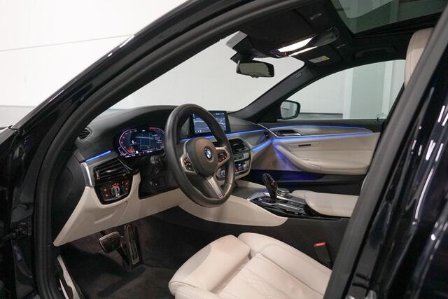 BMW 5-SERIE Touring 520i M-Sport | Panoramadak | Adapt. Cruise Control
