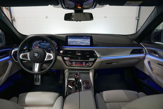 BMW 5-SERIE Touring 520i M-Sport | Panoramadak | Adapt. Cruise Control