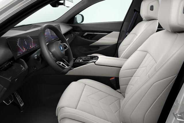BMW 5-SERIE Touring 530e M Sportpakket Pro Comfort Pack Aut. - Verwacht: Mei 2026