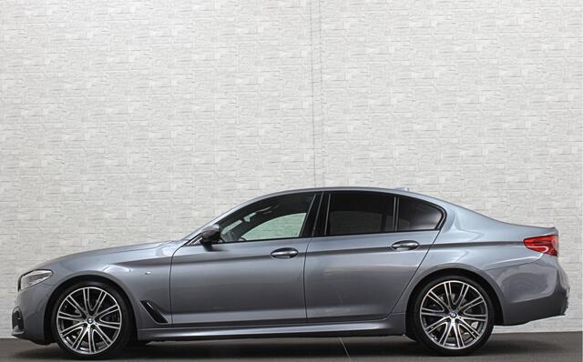 BMW 5-SERIE 530i M-Sport | Head-Up | 20 Inch | Display-Key | Camera | Navi-Prof | Full-LED | Sfeerverlichting | Getint Glas | Shadow-Line | Dodehoek | Sportremmen | Draadloos Laden |