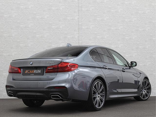 BMW 5-SERIE 530i M-Sport | Head-Up | 20 Inch | Display-Key | Camera | Navi-Prof | Full-LED | Sfeerverlichting | Getint Glas | Shadow-Line | Dodehoek | Sportremmen | Draadloos Laden |