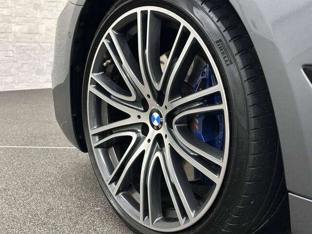 BMW 5-SERIE 530i M-Sport | Head-Up | 20 Inch | Display-Key | Camera | Navi-Prof | Full-LED | Sfeerverlichting | Getint Glas | Shadow-Line | Dodehoek | Sportremmen | Draadloos Laden |