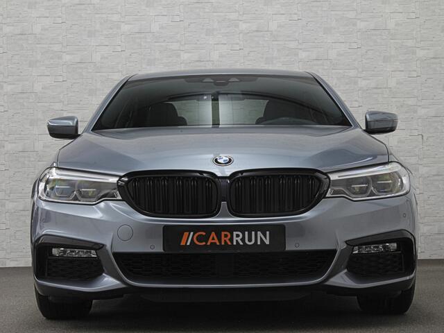 BMW 5-SERIE 530i M-Sport | Head-Up | 20 Inch | Display-Key | Camera | Navi-Prof | Full-LED | Sfeerverlichting | Getint Glas | Shadow-Line | Dodehoek | Sportremmen | Draadloos Laden |