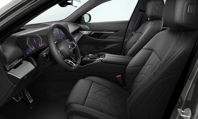 BMW 5-SERIE Touring 550e xDrive M Sportpakket Pro | Innovation Pack | Comfort Pack | Travel Pack | Panoramadak | Bowers & Wilkins