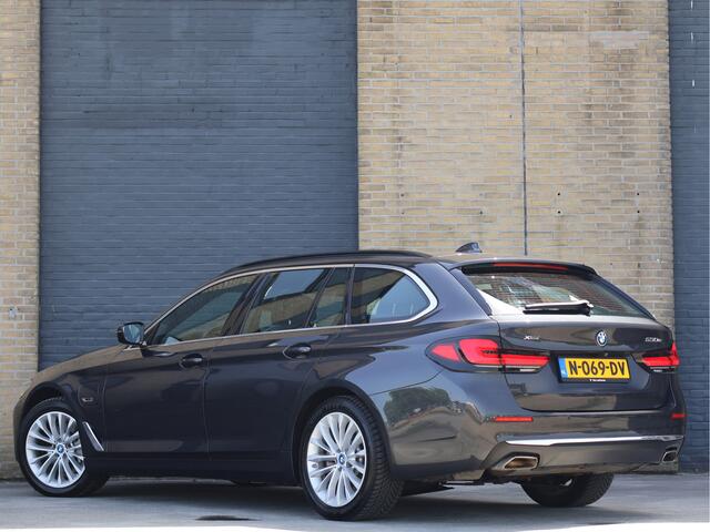 BMW 5-SERIE Touring 530e xDrive Luxury Line Comfortstoelen | Laser Light | Org. NL | Memory | Cam