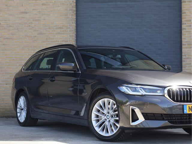 BMW 5-SERIE Touring 530e xDrive Luxury Line Comfortstoelen | Laser Light | Org. NL | Memory | Cam