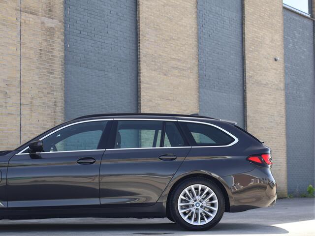 BMW 5-SERIE Touring 530e xDrive Luxury Line Comfortstoelen | Laser Light | Org. NL | Memory | Cam