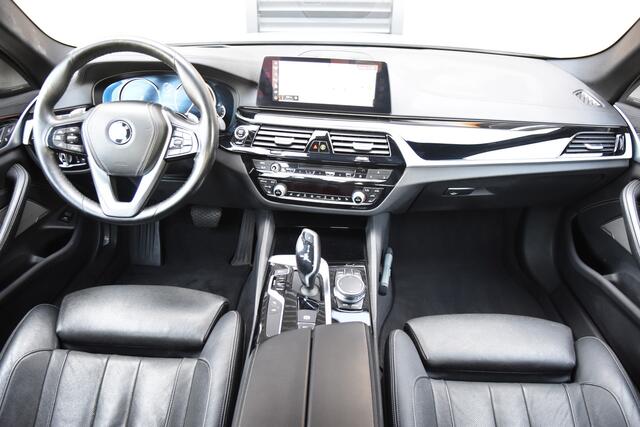 BMW 5-SERIE 530i High Executive * Head-up * Softclose * Harman/Kardon * Trekhaak * Comfortstoelen *
