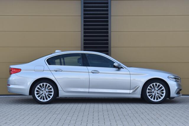 BMW 5-SERIE 530i High Executive * Head-up * Softclose * Harman/Kardon * Trekhaak * Comfortstoelen *