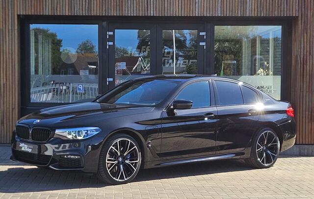BMW 5-SERIE 530e iPerformance High Executive stoel/stuurverwarming. alcantara. m sport velgen. camera.