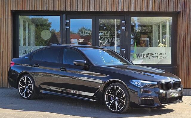 BMW 5-SERIE 530e iPerformance High Executive stoel/stuurverwarming. alcantara. m sport velgen. camera.