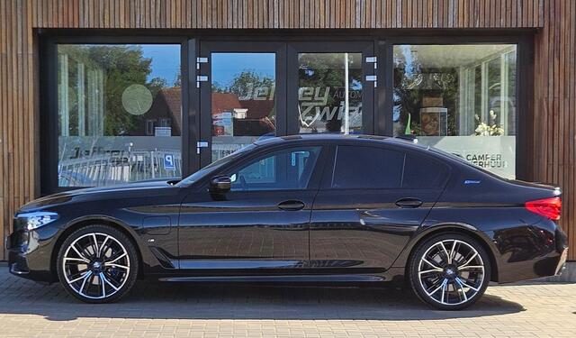 BMW 5-SERIE 530e iPerformance High Executive stoel/stuurverwarming. alcantara. m sport velgen. camera.