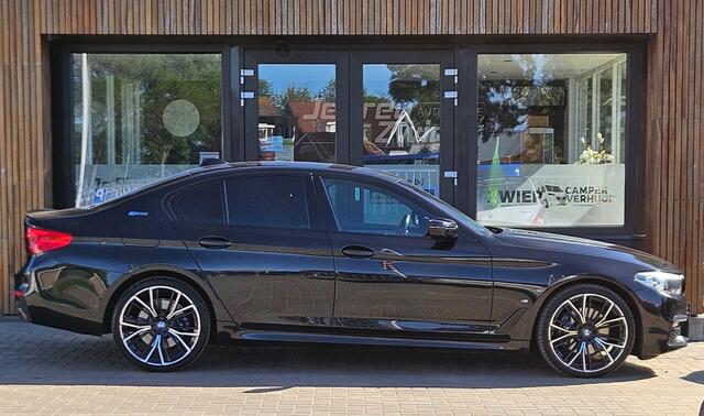 BMW 5-SERIE 530e iPerformance High Executive stoel/stuurverwarming. alcantara. m sport velgen. camera.