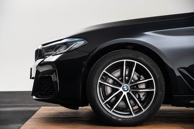 BMW 5-SERIE Touring 530i High Executive M Sport - Panoramdak - Driving Assistant Professional - head up - Comfortstoelen - Stoelverwarming voor/achter - Comfort Access - BMW Laserlight - Interieurvoorverwarming -