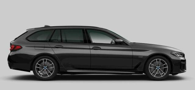 BMW 5-SERIE Touring 530e xDrive M Sport - Panoramadak - Soft Close - Parking Assistant Plus - Harman Kardon - Stoelventilatie - Comfortstoelen - Stuurwielrand verwarmd - stoelverwarming voor/achter -