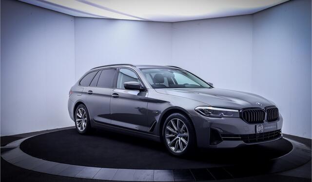 BMW 5-SERIE Touring 520e 204Pk BUSINESS Edition Plus SOH 97% | FULL LED | LEDER | CAMERA | STOELVERW | ELEK TREKHAAK | LMV