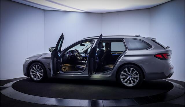 BMW 5-SERIE Touring 520e 204Pk BUSINESS Edition Plus SOH 97% | FULL LED | LEDER | CAMERA | STOELVERW | ELEK TREKHAAK | LMV