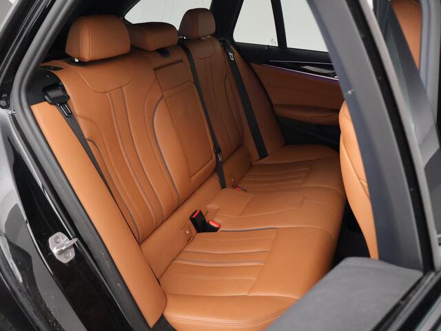 BMW 5-SERIE Touring 540i xDrive 340 PK M-SPORT + ADAPTIVE CRUISE | TREKHAAK | 360 CAMERA | SFEERVERLICHTING | HEAD-UP