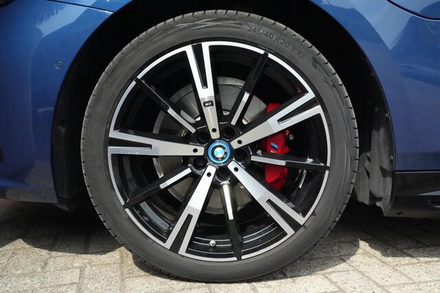 BMW 5-SERIE Touring 530e xDrive M Sport High Executive 300pk HarmanKardon/Trekhaak/Camera
