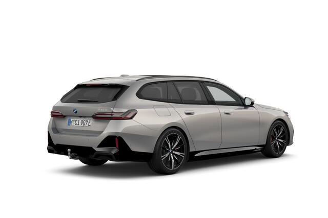BMW 5-SERIE Touring 530e M Sport Edition | M Sportpakket Pro | Innovation Pack | Travel Pack | Comfort Pack | Trekhaak