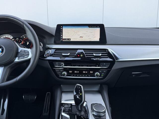 BMW 5-SERIE 520i Executive Automaat M-Pakket/Trekhaak/LED.