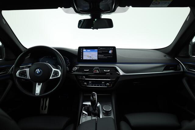 BMW 5-SERIE Touring 530e xDrive M Sport | Pano | HUD | Laser | Memory | Camera | Harman Kardon | Elek. Trekhaak | Leder | 19''