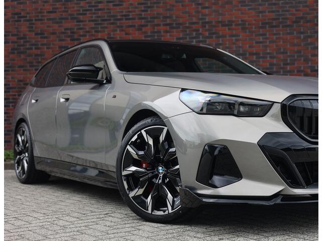 BMW 5-SERIE Touring 550e xDrive | M Performance - Trekhaak - Bowers & Wilkins