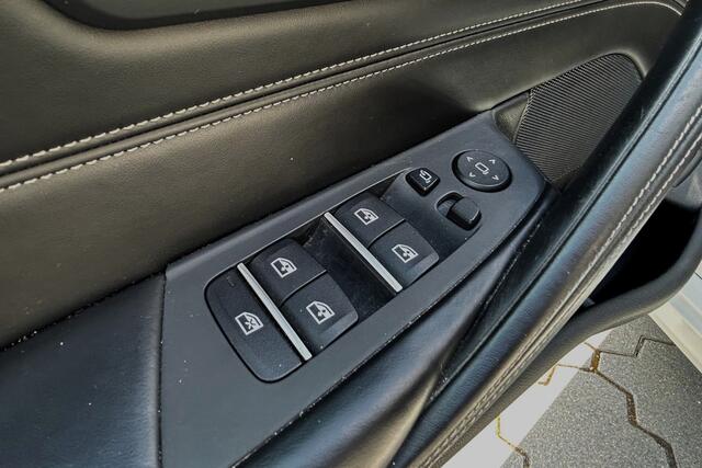 BMW 5-SERIE 530i High Executive Luxury Line NAPPA LEER 18" NL-auto!