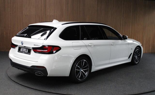 BMW 5-SERIE Touring 530e M-Sport Navi Leer Sportstoelen PDC Climate voor en achter Elektr. verstelbare stoelen Elektr. achterklep LM velgen