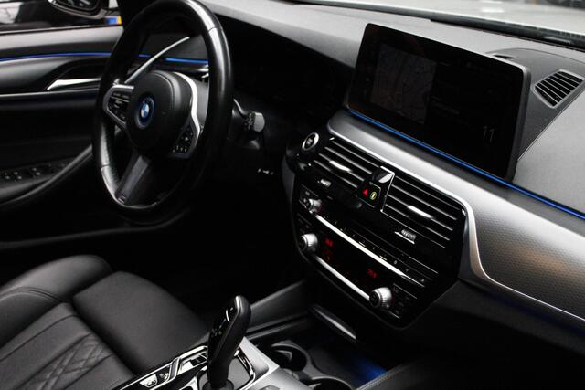 BMW 5-SERIE Touring 530e M-Sport Navi Leer Sportstoelen PDC Climate voor en achter Elektr. verstelbare stoelen Elektr. achterklep LM velgen