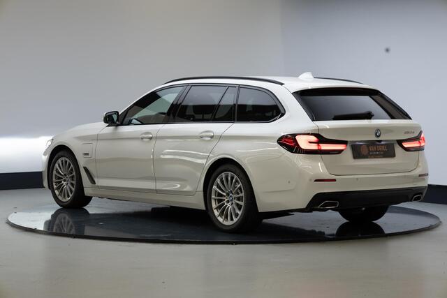 BMW 5-SERIE Touring 530e Executive | Driving Assistant | ACC | Head Up | Leder | SOH 92,2% |